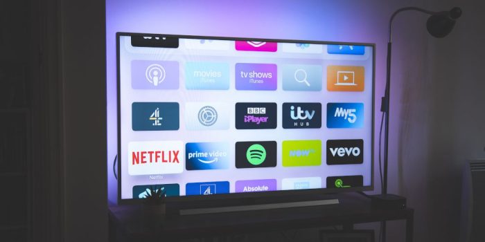 What’s the Best Live TV Streaming Service? 7 Options, Compared