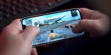 The 8 Best Mobile Gaming Accessories That Are Essential for Your Phone