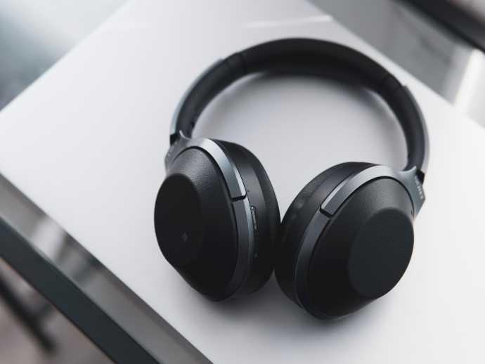 What Is Noise-Canceling? Are Noise-Canceling Headphones Worth It ...